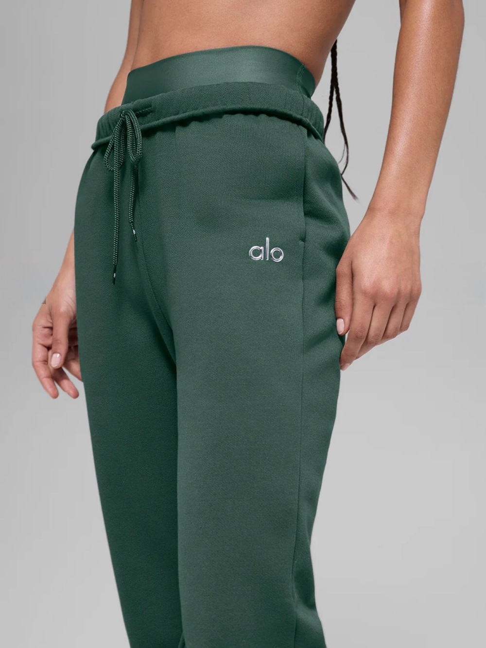 Alo Accolade Sweatpants in Clover Green NWT
